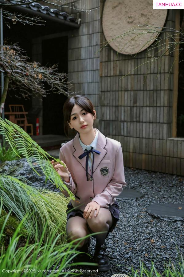   [XiuRen]高清写真图 2025.02.28 No.9949 奶芙乔乔 美腿黑丝第6张图片
